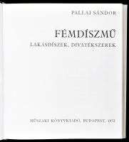 Pallai Sándor: Fémdíszmű. Lakásdíszek, divatékszerek. Bp.,1972, Műszaki. Első kiadás. Fekete-fehér f...
