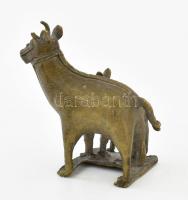Bronz tehén párban, kis sérüléssel. India. XX. sz. eleje 9 cm