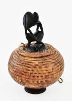 Kongói emberpár faragásos tároló edény. Fa, rattan. 19 cm