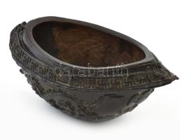 Antik kínai faragott kókuszdió pohár, h. 12 cm, kis hibával, / Chinese carved coconut glass