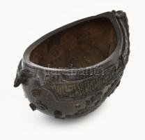 Antik kínai faragott kókuszdió pohár, h. 12 cm, kis hibával, / Chinese carved coconut glass