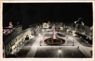 1940 Besztercebánya, Banská Bystrica; Fő tér este, üzletek / main square at night, shops