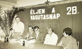 75 db modern fekete-fehér fotó, vegyes témában, 9×14 cm