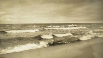 75 db modern fekete-fehér fotó, vegyes témában, 9×14 cm