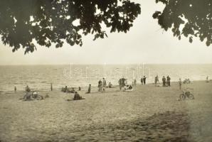 75 db modern fekete-fehér fotó, vegyes témában, 9×14 cm