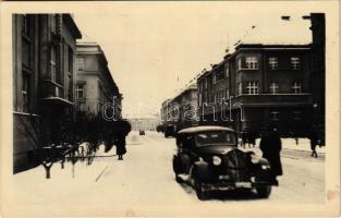 Ungvár, Uzshorod, Uzhhorod, Uzhorod; téli utca / winter street, automobile. photo