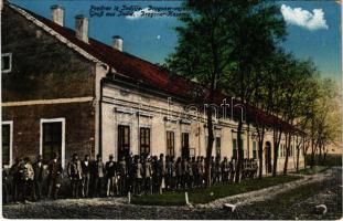 India, Indija; Dragoner-vajarna / Dragoner-Kaserne / Osztrák-magyar dragonyos laktanya, katonák / Austro-Hungarian K.u.K. military dragoon barracks, soldiers