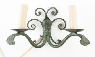 Kétkaros antikolt zöld fém falilámpa, kopással, nincs kipróbálva, h: 27,5 cm
