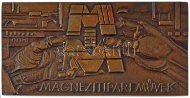 ~1970-1980. Magnezitipari Művek egyoldalas, öntött bronz plakett (70x132mm) T:AU