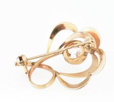 Arany (Au) 14K köves virág bross, jelzett, 2,8×2,4 cm, bruttó: 4,2 g