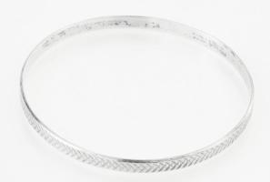 Ezüst(Ag) mintás karperec, jelzett, d: 6,9 cm, nettó: 10,7 g