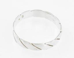 Ezüst(Ag) mintás gyűrű, jelzett, méret: 65, nettó: 2,1 g