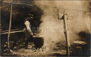 Tábori konyha. Hofmann cs. és kir. altábornagy hadtestje. Hadifénykép Kiállítás, A Hadsegélyező Hivatal kiadványa / WWI Austro-Hungarian K.u.K. military, field kitchen (EK)