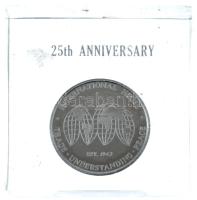 Amerikai Egyesült Államok ~1968. "25. évforduló - INTERNATIONAL HOUSE - TRADE - UNDERSTANDING - PEACE / NEW ORLEANS LOUISIANA - FOUNDED 1718" Al emlékérem plexi kockában (67x69mm) T:AU USA ~1968. "25TH ANNIVERSARY - INTERNATIONAL HOUSE - TRADE - UNDERSTANDING - PEACE / NEW ORLEANS LOUISIANA - FOUNDED 1718" Al commemorative medallion inplexi cube (67x69mm) C:AU