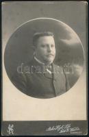 cca 1900 Úr portréja, keményhátú kabinetfotó, bukaresti műteremből (Atelier High-Life Fost. G. Waber), kissé foltos, 16,5x10,5 cm / Gentleman's portrait, cabinet card from Atelier High-Life Fost. G. Waber, Bucharest (Bucuresci, Calea Victoriei 29.), slightly stained, 16.5x10.5 cm