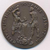 NSZK 1960. "90 éve a pénzverés szolgálatában / Az 1960/61-es év fordulóján - A ház barátainak szentelve - B. H. Mayer pforzheimi művészeti pénzverdéje" bronz emlékérem (50mm) T:XF GFR 1960. "90 Jahre im dienst Uralter Münzkunst /  Zur Jahreswende 1960/61 - Den Freunden des Hauses gewidmet - B. H. Mayers Kunstprägeanstalt Pforzheim" bronze medallion (50mm) C:XF