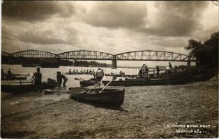 1935 Budapest III. Római Duna part, készülődés evezéshez. photo (EK)