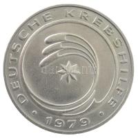 Német Demokratikus Köztársaság 1979. Miltred Scheel / Német Rákszűrés kétoldalas fém emlékérem, peremén az életért beütés (30mm) T:1- German Democratic Republic 1979. Miltred Scheel / German cancer screening two-sided metal commemorative medallion, for the sake of life text in the edge (40mm) C:AU