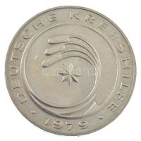 NSZK 1979. Mildred Scheel / Német Rákellenes Segély kétoldalas fém emlékérem (30mm) T:1-  GFR 1979. Mildred Scheel / German Cancer Aid two-sided metal commemorative medallion (30mm) C:AU