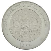 NDK 1987. Berlin legrégebbi pecsétje / Berlin 750 éves - Nicolaikirche fém emlékérem (40mm) kpszulában, dísztokban T:PP GDR 1987. Berlins oldest seal / 750th Anniversary of Berlin-Nicolaikirche metal medallion (40mm) in capsule and case C:PP