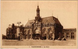 Valenciennes, La Gare / railway station, automobiles