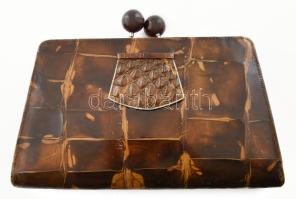 Vintage krokodilbőr táska, szarvasbőr béléssel, beépített pénztárca résszel. Jelzés nélkül, megkímélt állapotban, 26,5x15,5 cm