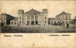 1915 Pozsony, Pressburg, Bratislava; vasútállomás. Vasúti levelezőlapárusítás 5781. / Nádrazie / railway station (fl)