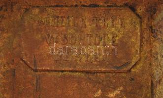 Schlick féle Vasöntöde Pesten jelzéssel: Állattal játszó gyermek. Öntött bronz, talapzatán jelzéssel...