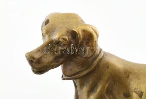 Figyelő vadászkutya. Öntött bronz szobor, márvány talapzaton, melyre nincs rögzítve. Jelzés nélkül, ...