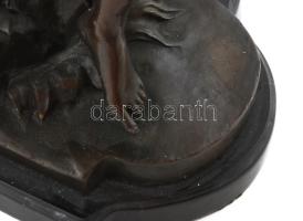 Ismeretlen szobrász: Szűz Mária a kis Jézussal. Öntött bronz szobor, fém talapzaton, jelzés nélkül, ...