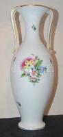 Herendi porcelán amfora sorszámmal és 33cm-es magassággal, a talpánál pici letöréssel de szép állapotban