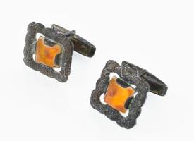 Ezüst(Ag) mandzsettagomb borostyánnal, jelzett, 2×2 cm, bruttó: 11,3 g