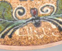 Hidi Endre (1944): Népies fali dísztányér. Mázas kerámia, kézzel festett, jelzett, hibátlan. d: 25 c...