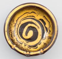 Retró sárga-barna kerámia tálka / hamutartó, alján jelzett, peremén kis lepattanásokkal, d: 14 cm