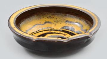 Retró sárga-barna kerámia tálka / hamutartó, alján jelzett, peremén kis lepattanásokkal, d: 14 cm