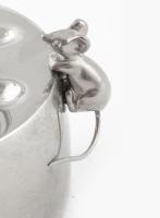 Sajtos, olívabogyós dárdácskák. Fém, egér és sajt design