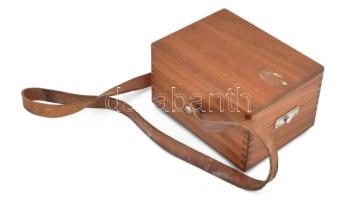 Swema-Termometer Stockholm termométer, kissé sérült fa dobozában, bőr szíjjal, 20y15x11 cm