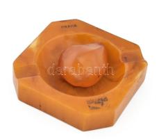 Borostyán hamutál és medál, d: 8,5 cm, h: 3,5 cm