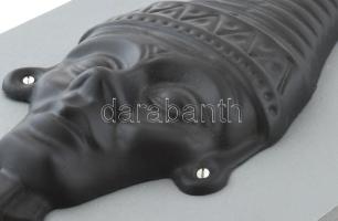 Afrikai stílusú falidísz, festett falemezre applikálva, 37x23 cm