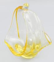 Cseh sárga üveg kosár kínáló, anyagában színezett, jelzés nélkül, hibátlan, m: 22 cm