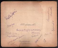 1923 Csoportkép, nagyméretű, kartonra kasírozott fotó, a hátoldalon datálva, aláírásokkal, a karton ...