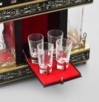 Hordozható italkínáló szett, historizáló, vármintás díszítményekkel, 4 darabos pohárszett kihajtható...
