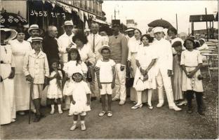 1913 Grado, tourists on holiday. Taboga e Zuliani Strand Photograf