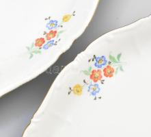 2 darab Zsolnay virágmintás pecsenyés tál, jelzéssel, kopással, 34x24 cm, 39x28 cm