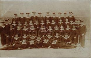 1916 Osztrák-magyar haditengerészeti matrózok csoportképe, Réhm Stefán tanuló levele / K.u.k. Kriegsmarine Maschinenschule / WWI Austro-Hungarian Navy mariners group photo + + "K.U.K. MARINEFELDPOSTAMT POLA"