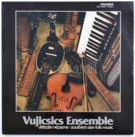 Vujicsics Ensemble - Délszláv Népzene = Southern Slav Folk Music. Vinyl, LP, Album, Stereo, Hungaroton, Magyarország, 1981. VG+, enyhén sérült borítóban.