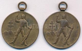 1932. Középiskolai Céllövő Verseny bronz sport emlékérem (2x), füllel. Szign.: Berán (31mm) T:AU,XF