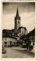 Nagyszeben, Hermannstadt, Sibiu; Evangélikus templom az alsó városrészből nézve, villamossín, autóbusz a megállóban, autó, Michael Schob üzlete / Lutheran church, tramway, autobus, automobile, shop. photo (non PC)