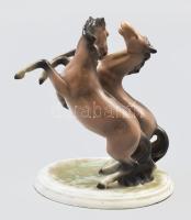 Schaubach Kunst ágaskodó lovak, kézzel festett, jelzett, hibátlan m: 18 cm