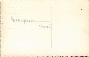 Budapest VIII. Vásár a Tinódi Lantos Sebestyén szobornál a volt Nemzeti Színház előtt, piac, hirdető...